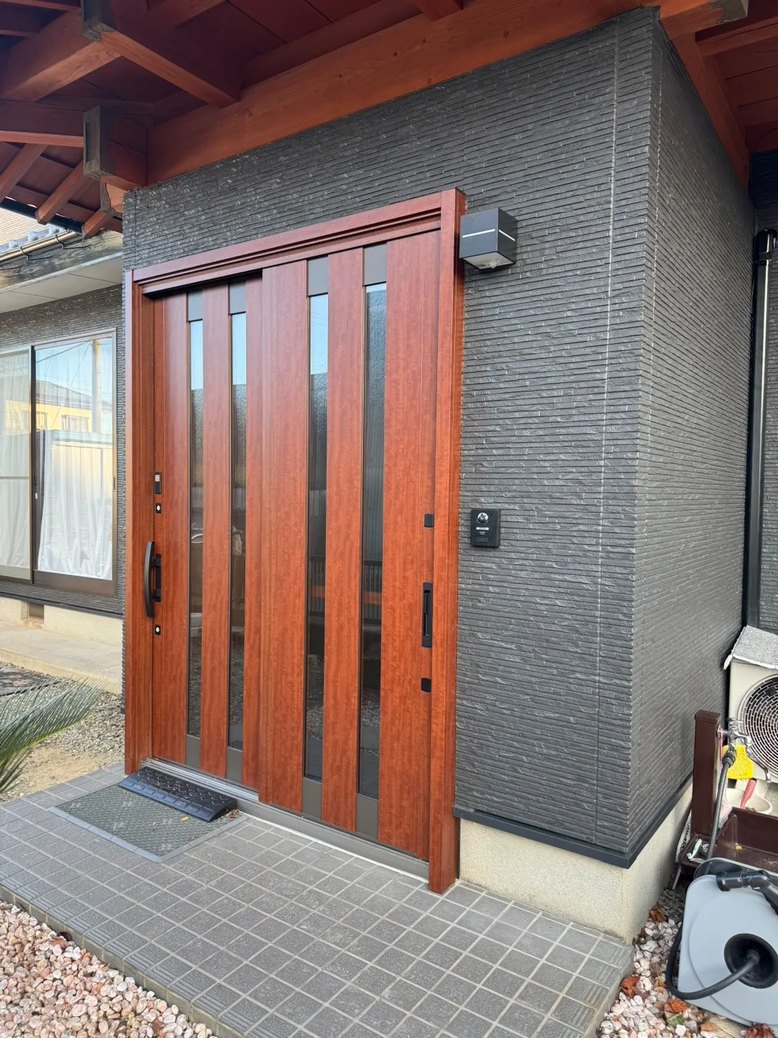 A様邸/外壁改修（張替え）と玄関リフォーム(引き戸）